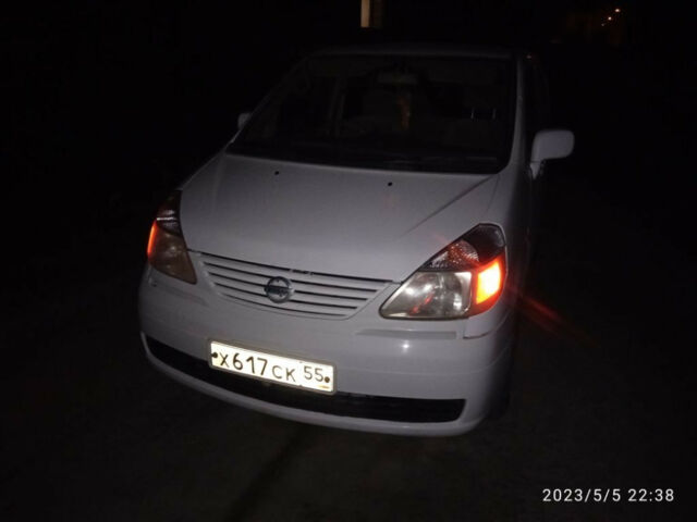 Nissan Serena 2004 року