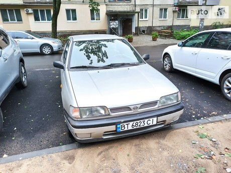 Nissan Sunny 1993 року