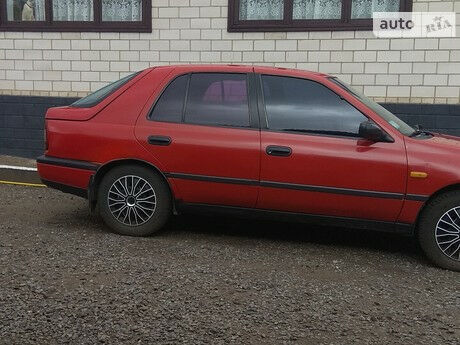 Nissan Sunny 1992 року