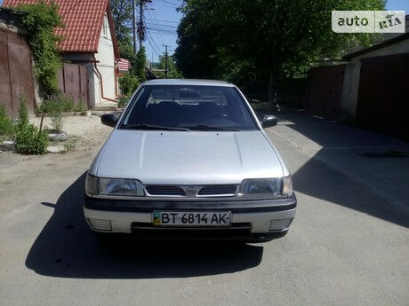 Nissan Sunny 1992 года