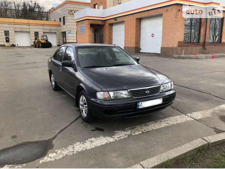 Nissan Sunny 1996 року