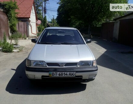 Nissan Sunny 1992 года