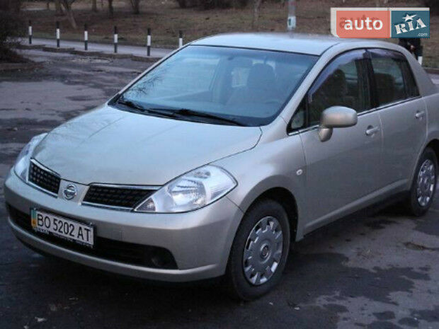 Ниссан Тиида 2008 года Nissan TIIDA 2008 года