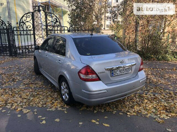 Nissan TIIDA 2012 года