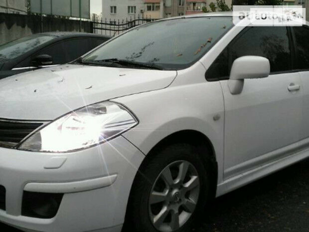 Nissan TIIDA 2011 года