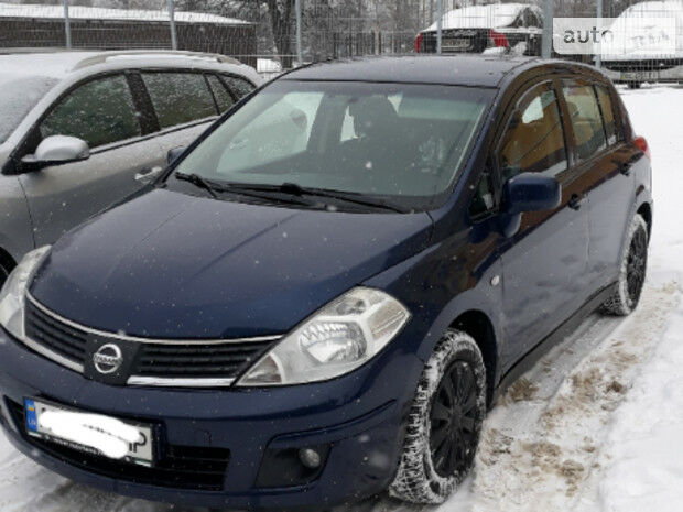 Ниссан Тиида 2008 року Nissan TIIDA 2008 року
