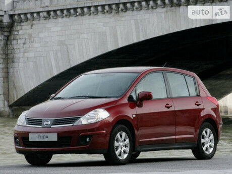 Nissan TIIDA 2010 года