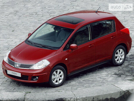 Ниссан Тиида 2007 року Nissan TIIDA 2007 року