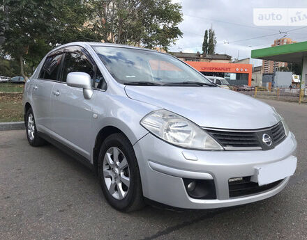 Фото на відгук з оцінкою 5   про авто Nissan TIIDA 2008 року випуску від автора “Сергей” з текстом: Тиида Машина подходит для семейных пар с детьми, практичный салон, большие мягкие сидения. Передн...