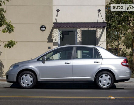 Nissan TIIDA 2010 года