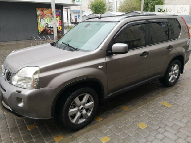 Ниссан ИксТрейл 2009 року Nissan X-Trail 2009 року