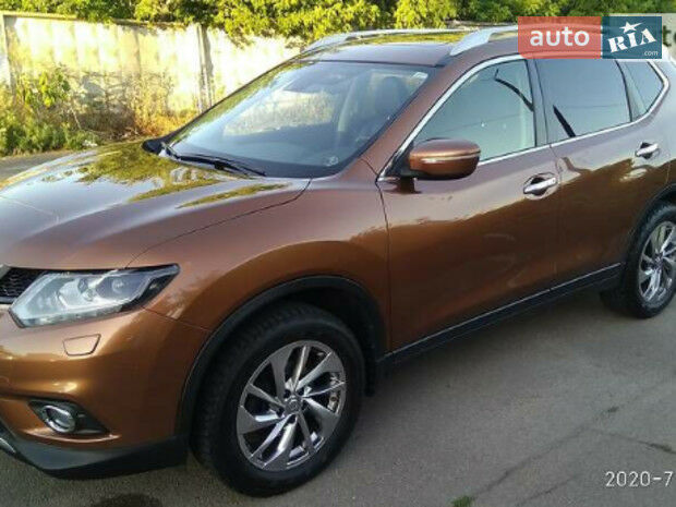 Ниссан ИксТрейл 2014 року Nissan X-Trail 2014 року
