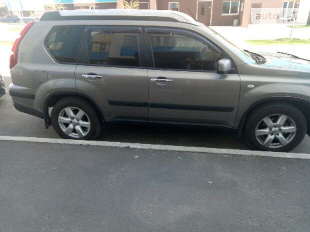 Ниссан ИксТрейл 2008 року Nissan X-Trail 2008 року