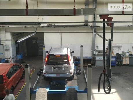 Ниссан ИксТрейл 2006 року Nissan X-Trail 2006 року