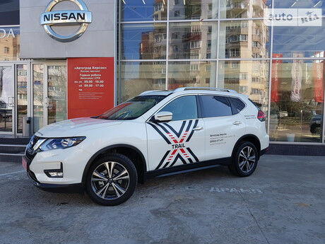 Ниссан ИксТрейл 2019 року Nissan X-Trail 2019 року