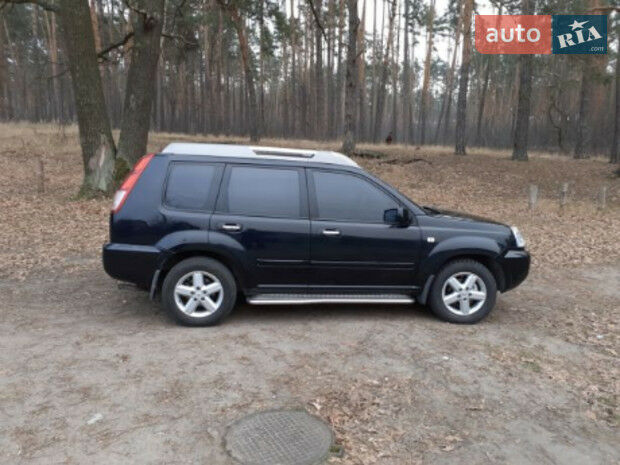 Ниссан ИксТрейл 2005 года Nissan X-Trail 2005 года