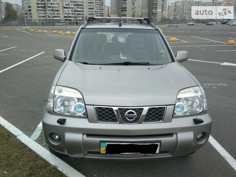 Ниссан ИксТрейл 2006 року Nissan X-Trail 2006 року