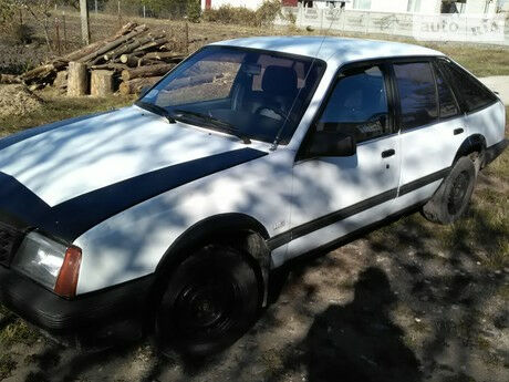 Opel Ascona 1986 року