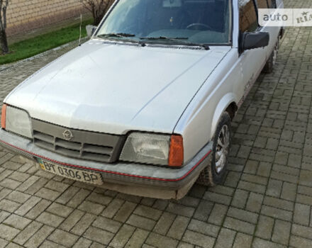 Фото на отзыв с оценкой 3.6 о Opel Ascona 1986 году выпуска от автора "Кирилл" с текстом: Машина 1986 года, не убиваемая, досталась от родственника, для своих лет очень хорошая, мотор 1.8...