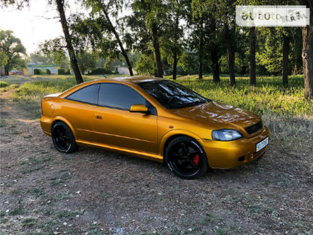 Opel Astra Coupe Bertone 2000 року