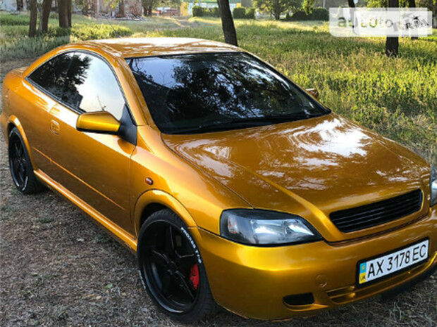 Opel Astra Coupe Bertone 2000 року