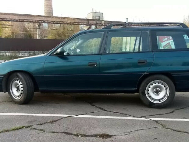 Опель Астра Ф 1998 року Opel Astra F 1998 року
