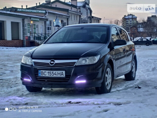 Опель Астра Н 2008 року Opel Astra H 2008 року