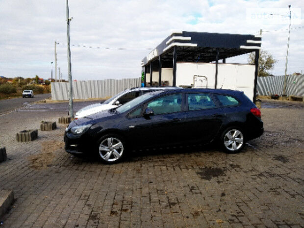 Opel Astra J 2013 года