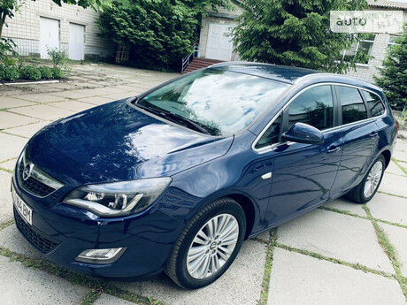 Opel Astra J 2011 року