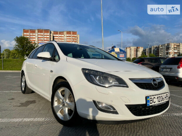 Opel Astra J 2011 року