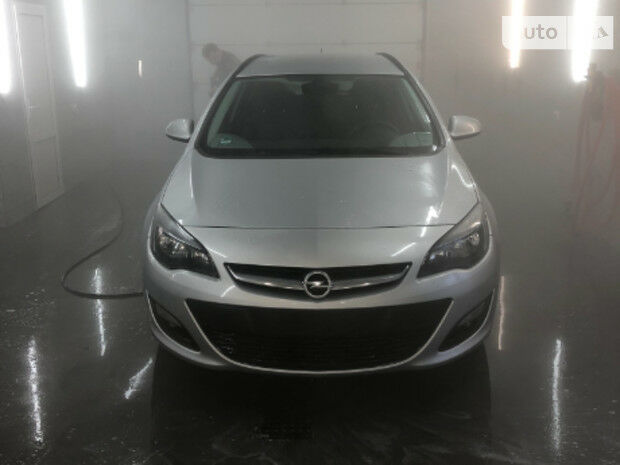 Opel Astra J 2015 года