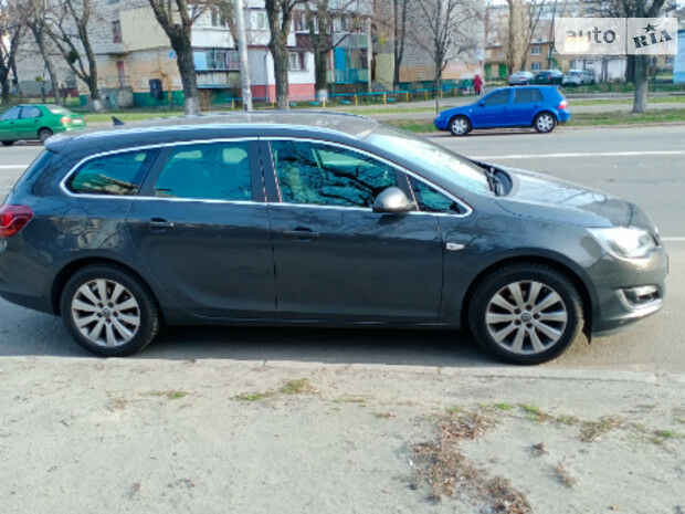 Opel Astra J 2014 года