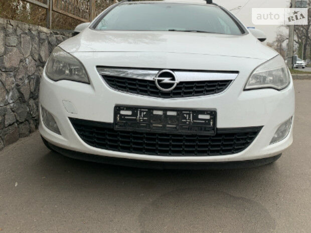 Opel Astra J 2011 року