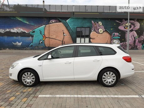 Opel Astra J 2010 року