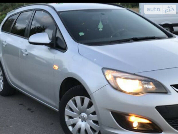 Opel Astra J 2014 года