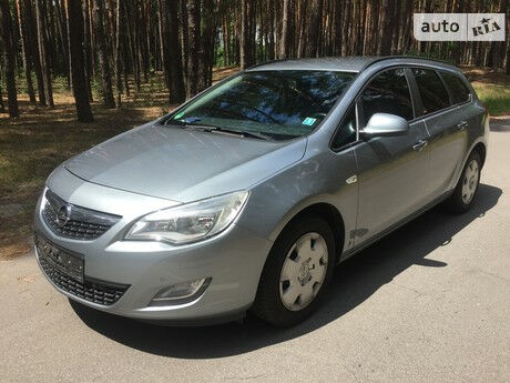 Opel Astra J 2010 року