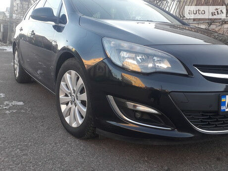 Opel Astra J 2013 года