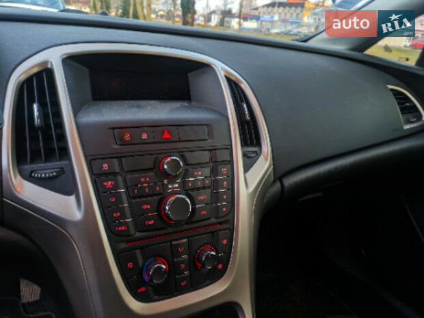 Opel Astra J 2010 року