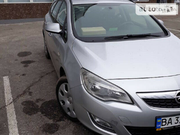 Opel Astra J 2011 року