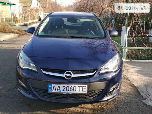 Opel Astra J 2013 года