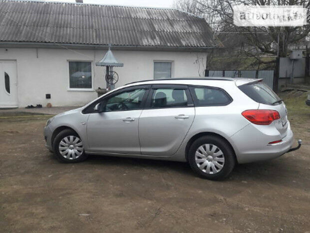 Opel Astra J 2012 года