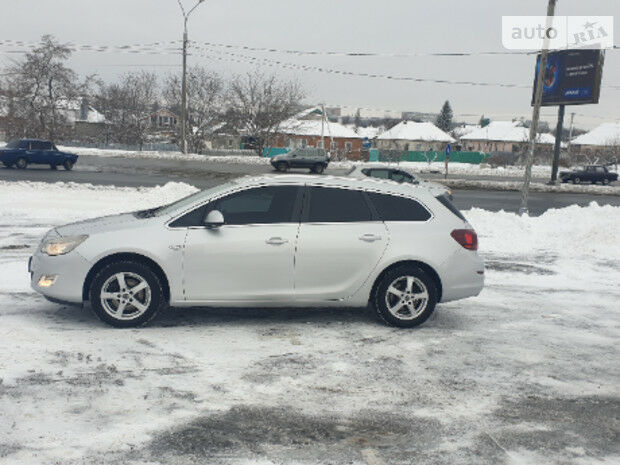 Opel Astra J 2012 года