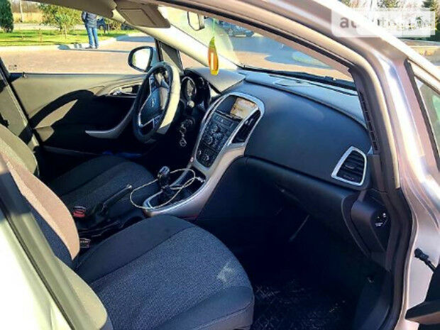 Opel Astra J 2012 року