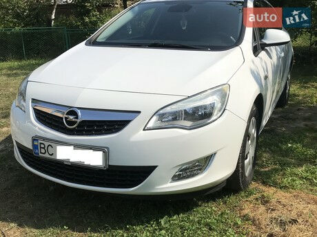 Опель Астра Джей 2011 года Opel Astra J 2011 года