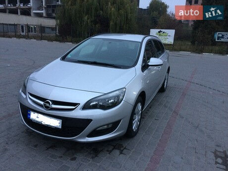 Опель Астра Джей 2013 року Opel Astra J 2013 року
