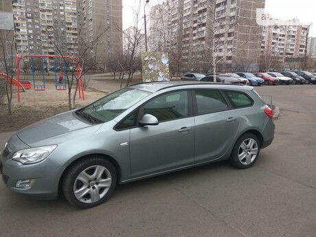 Opel Astra J 2012 года