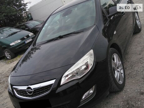 Opel Astra J 2010 року