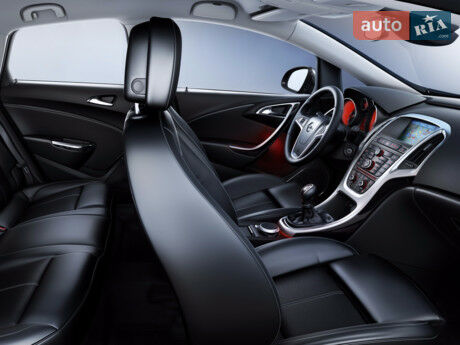 Опель Астра Джей 2013 года Opel Astra J 2013 года
