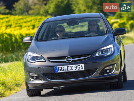 Опель Астра Джей 2011 года Opel Astra J 2011 года