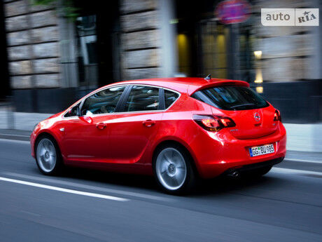 Опель Астра Джей 2013 года Opel Astra J 2013 года